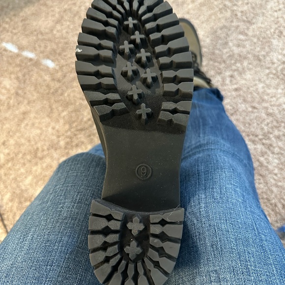 Falls Creek Army Green and black stylish heeled combat boots size 9 - Picture 7 of 7